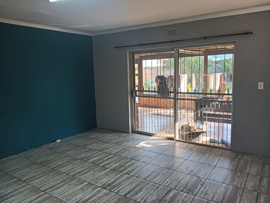 6 Bedroom Property for Sale in Van Riebeeck Park Gauteng