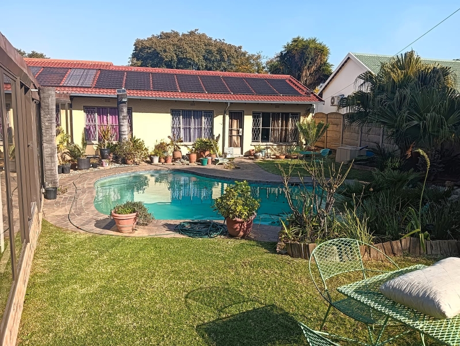 6 Bedroom Property for Sale in Van Riebeeck Park Gauteng