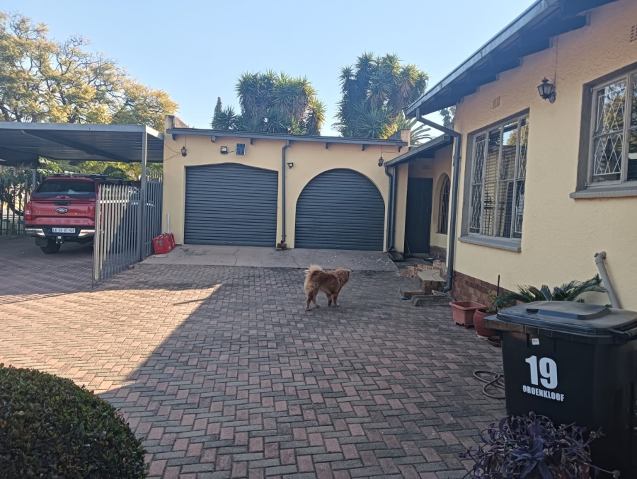 6 Bedroom Property for Sale in Van Riebeeck Park Gauteng