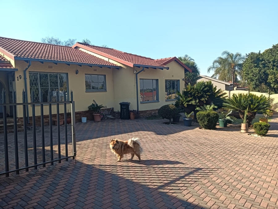 6 Bedroom Property for Sale in Van Riebeeck Park Gauteng
