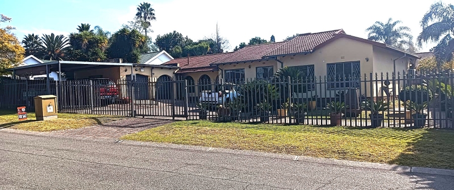 6 Bedroom Property for Sale in Van Riebeeck Park Gauteng