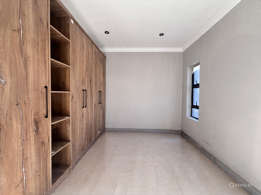 5 Bedroom Property for Sale in Six Fountains Residential Estate Gauteng