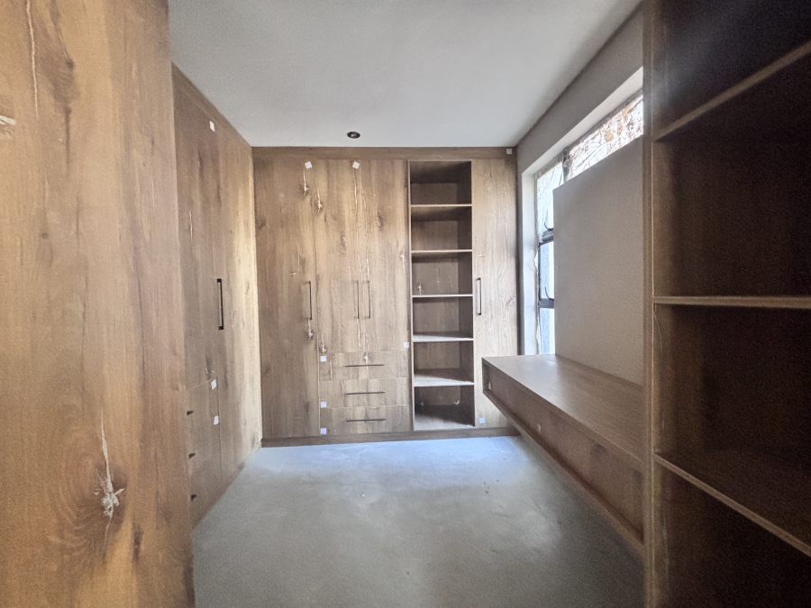 5 Bedroom Property for Sale in Six Fountains Residential Estate Gauteng