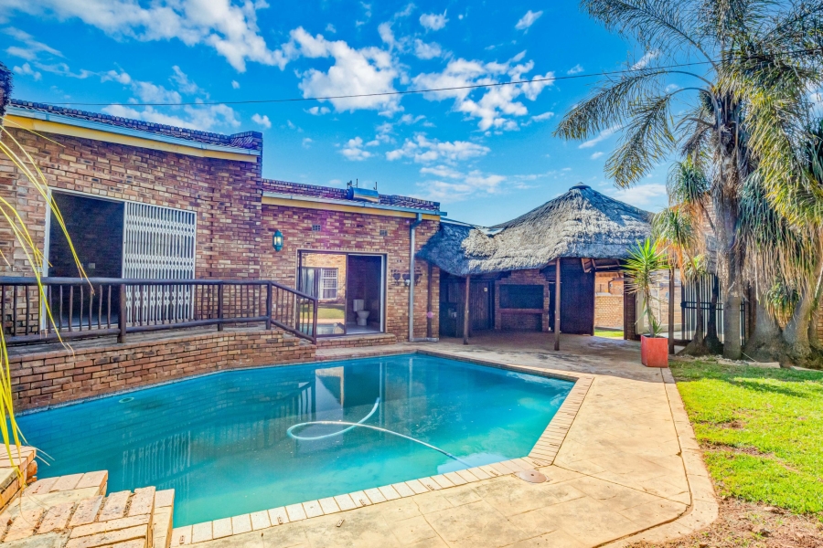 To Let 3 Bedroom Property for Rent in Rangeview Gauteng