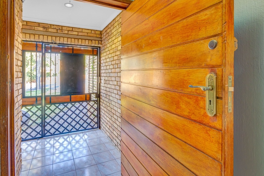 To Let 3 Bedroom Property for Rent in Rangeview Gauteng