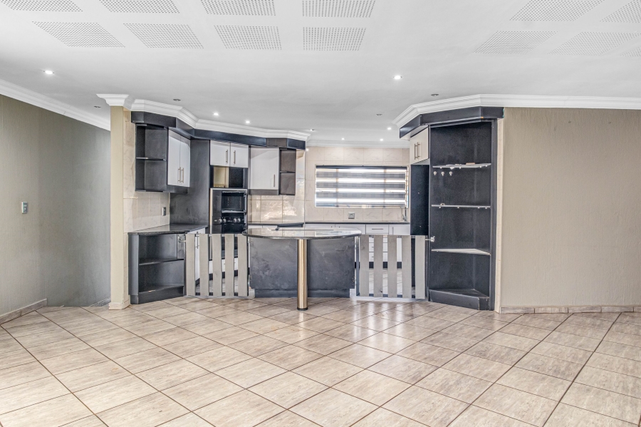 To Let 3 Bedroom Property for Rent in Rangeview Gauteng