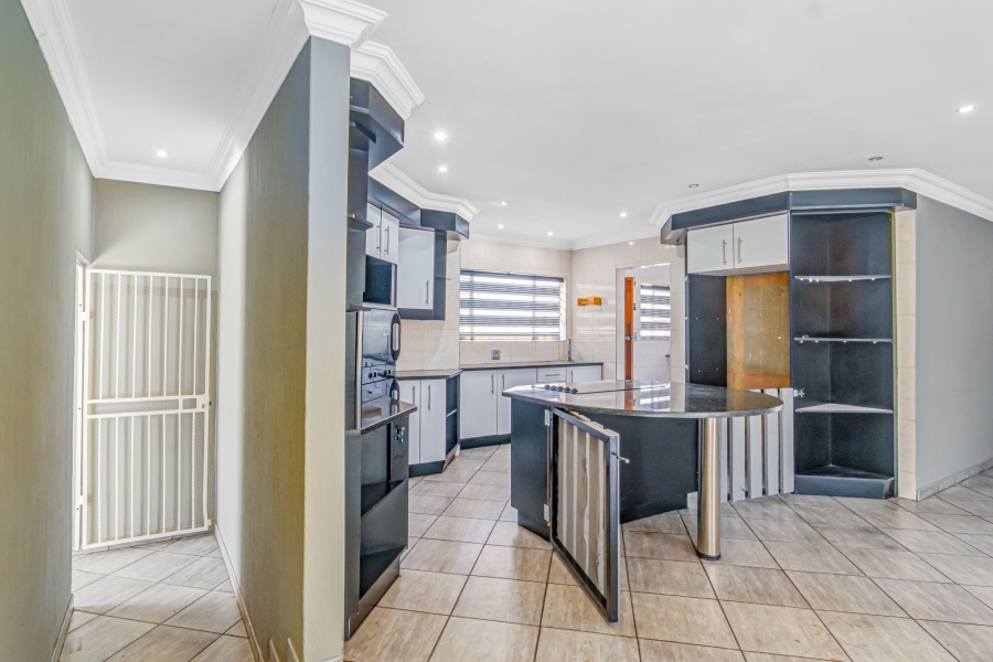 To Let 3 Bedroom Property for Rent in Rangeview Gauteng