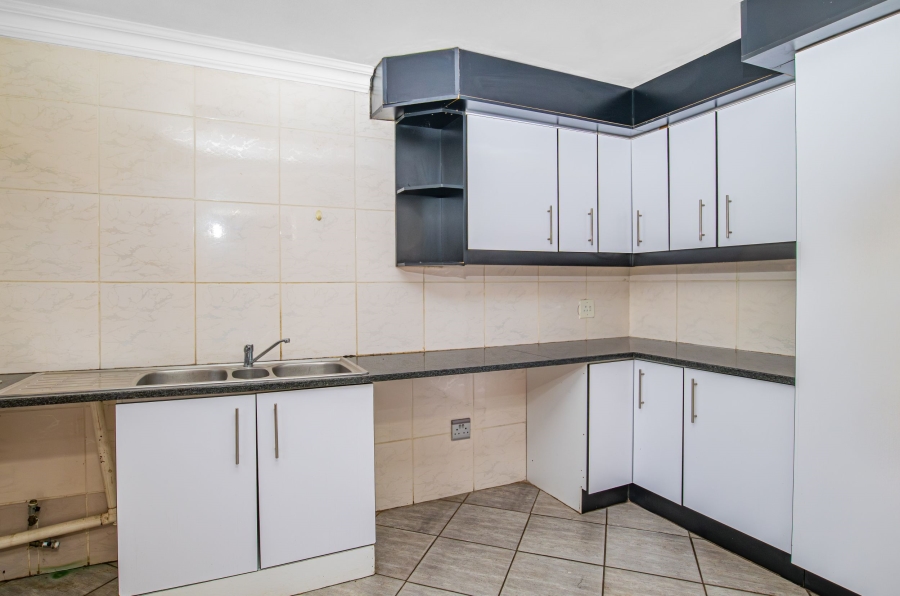 To Let 3 Bedroom Property for Rent in Rangeview Gauteng