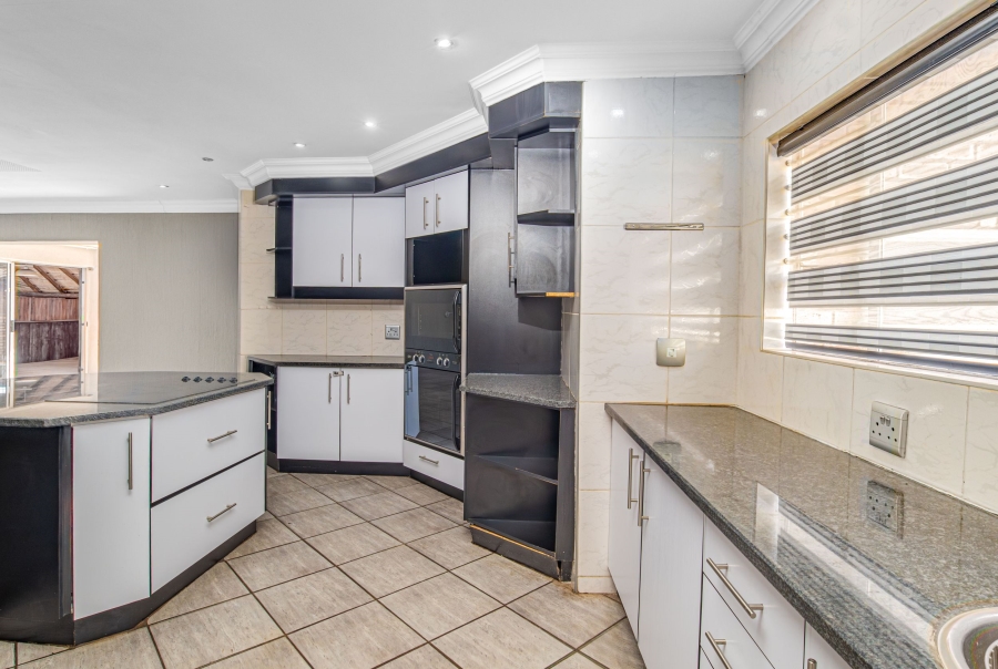 To Let 3 Bedroom Property for Rent in Rangeview Gauteng