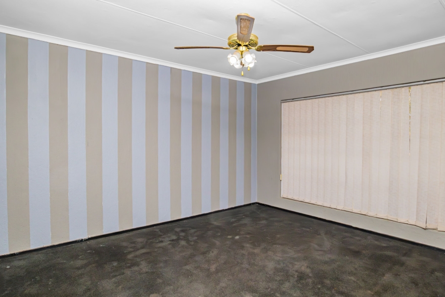 To Let 3 Bedroom Property for Rent in Rangeview Gauteng