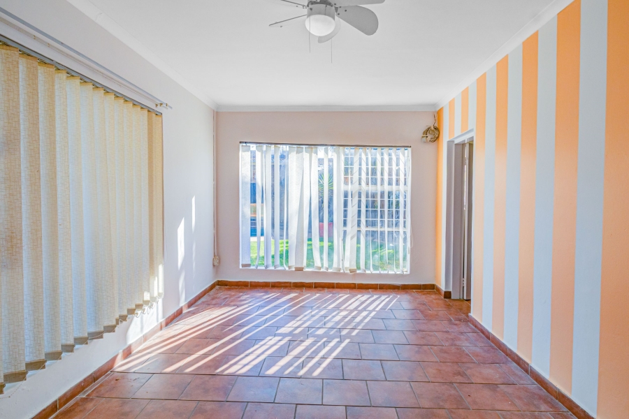 To Let 3 Bedroom Property for Rent in Rangeview Gauteng