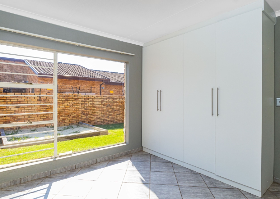 To Let 3 Bedroom Property for Rent in Rangeview Gauteng