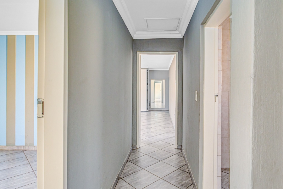 To Let 3 Bedroom Property for Rent in Rangeview Gauteng