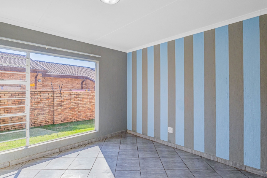 To Let 3 Bedroom Property for Rent in Rangeview Gauteng