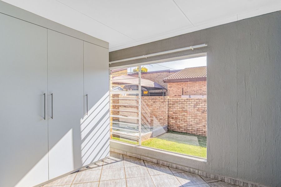 To Let 3 Bedroom Property for Rent in Rangeview Gauteng