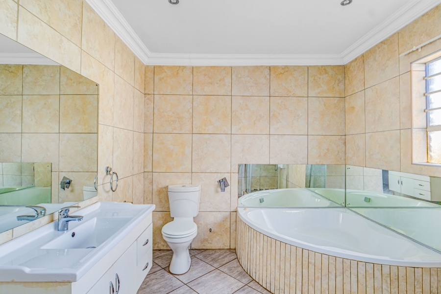 To Let 3 Bedroom Property for Rent in Rangeview Gauteng