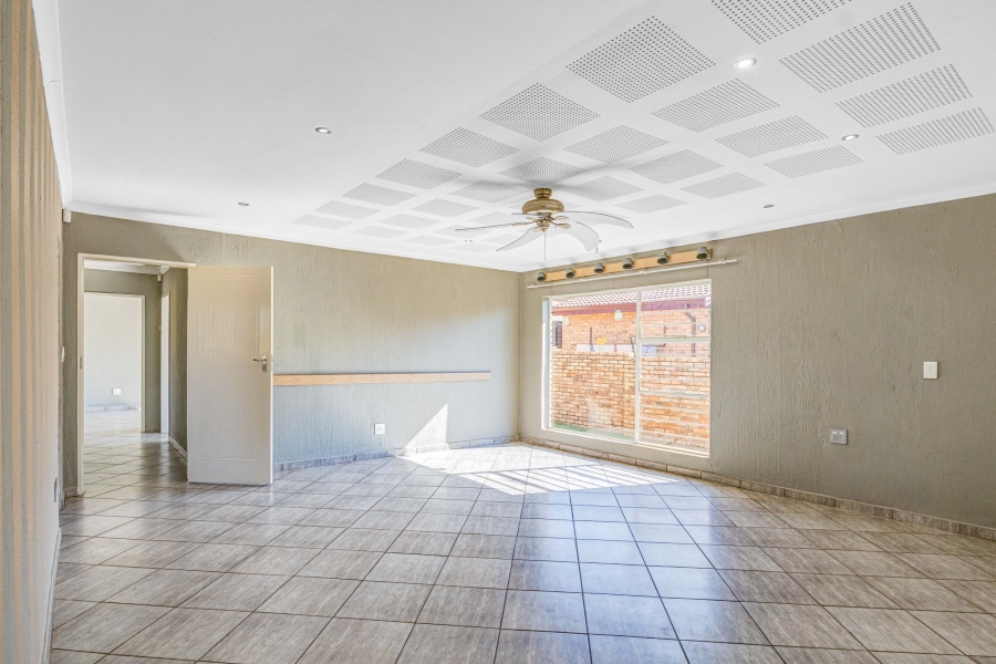 To Let 3 Bedroom Property for Rent in Rangeview Gauteng