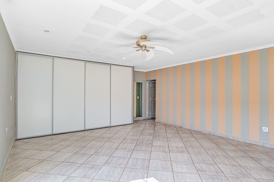 To Let 3 Bedroom Property for Rent in Rangeview Gauteng