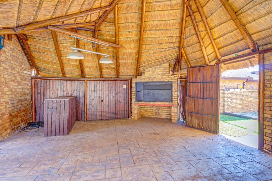 To Let 3 Bedroom Property for Rent in Rangeview Gauteng