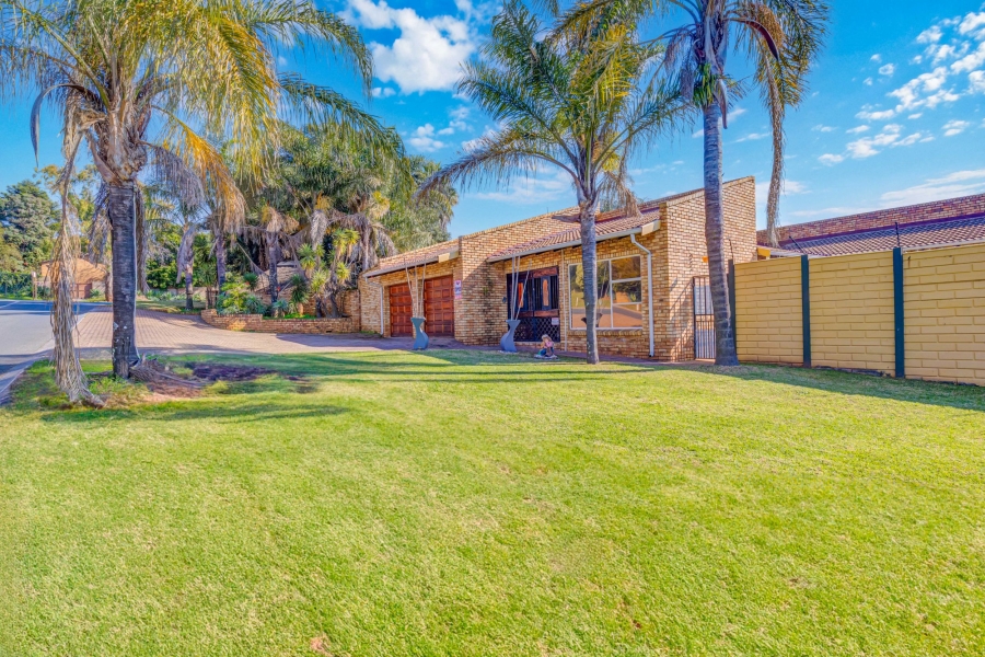To Let 3 Bedroom Property for Rent in Rangeview Gauteng