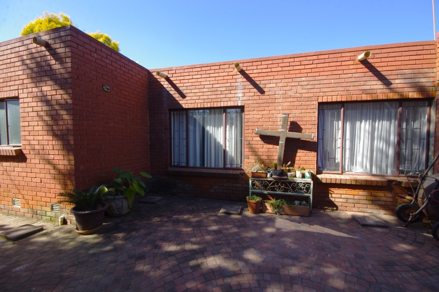 7 Bedroom Property for Sale in Sunair Park Gauteng