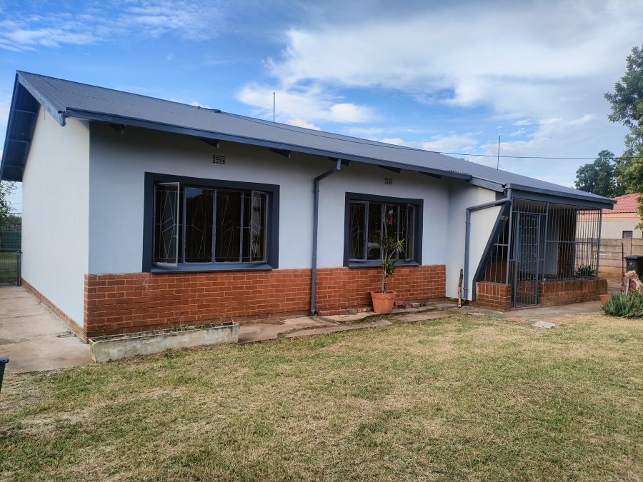 To Let 3 Bedroom Property for Rent in East Lynne Gauteng