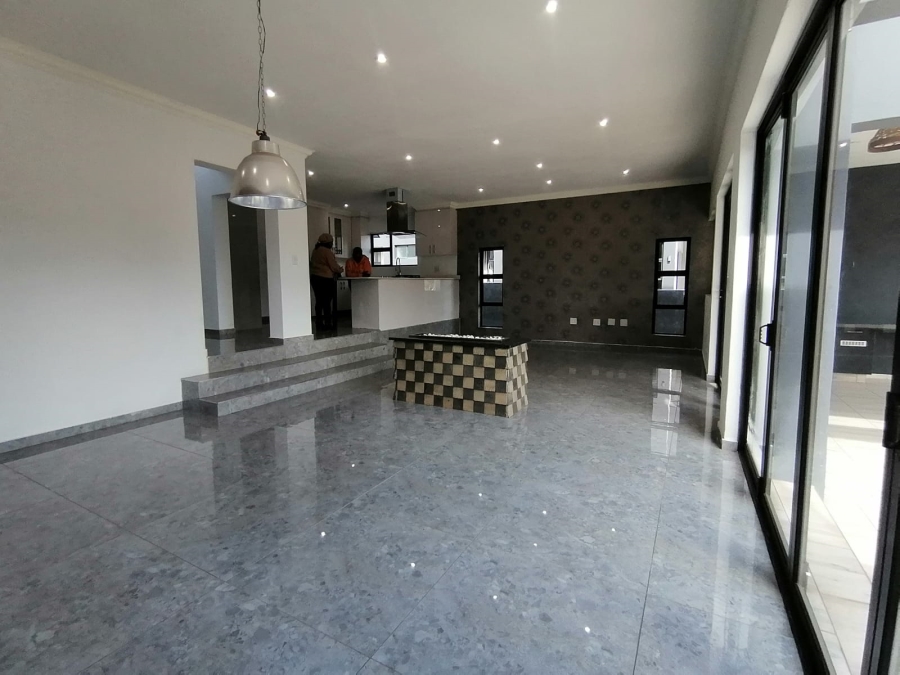 5 Bedroom Property for Sale in Eye of Africa Gauteng