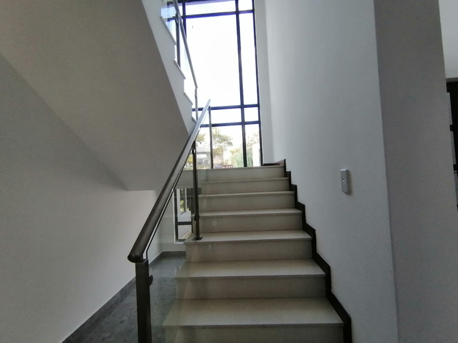 5 Bedroom Property for Sale in Eye of Africa Gauteng