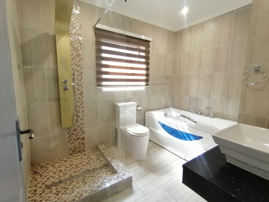 5 Bedroom Property for Sale in Eye of Africa Gauteng