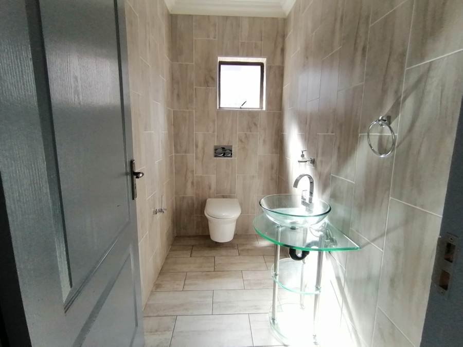 5 Bedroom Property for Sale in Eye of Africa Gauteng