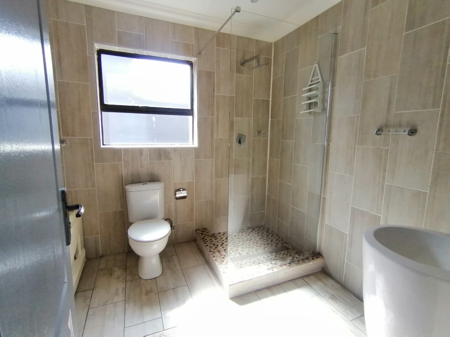5 Bedroom Property for Sale in Eye of Africa Gauteng