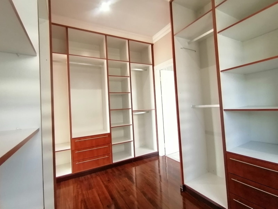 5 Bedroom Property for Sale in Eye of Africa Gauteng
