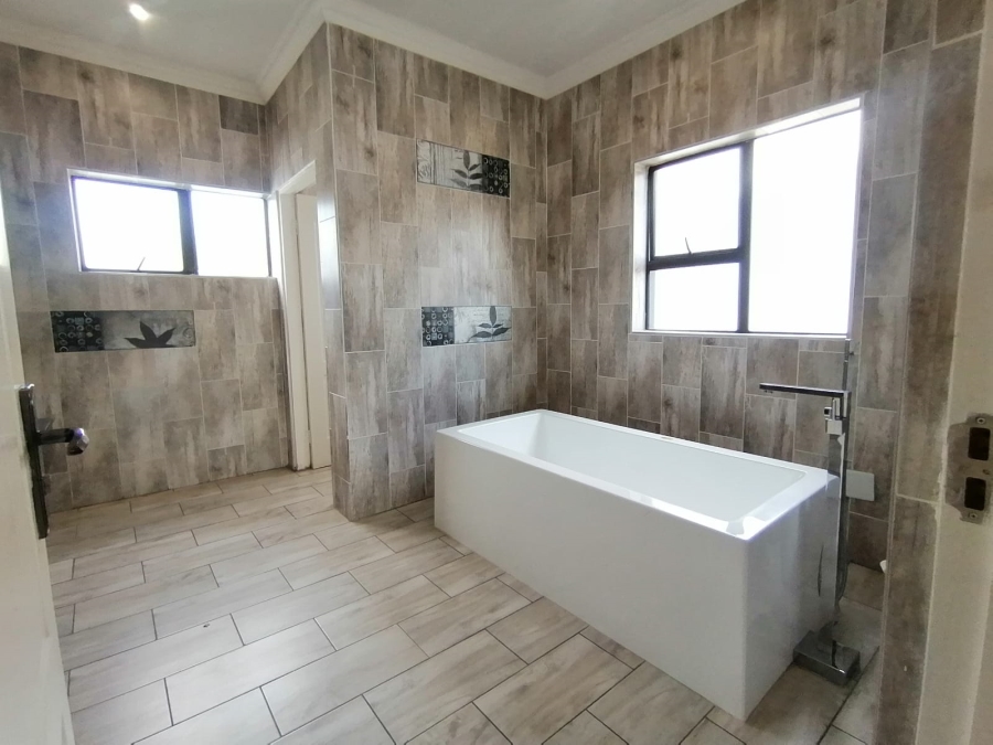 5 Bedroom Property for Sale in Eye of Africa Gauteng