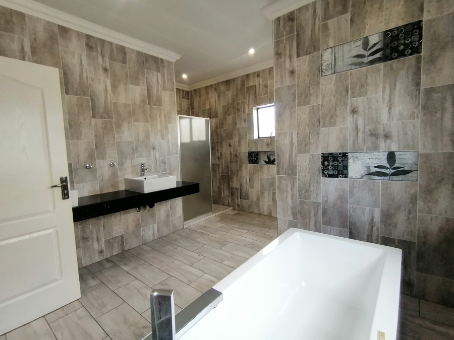 5 Bedroom Property for Sale in Eye of Africa Gauteng