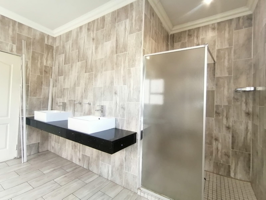 5 Bedroom Property for Sale in Eye of Africa Gauteng