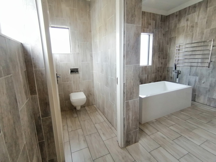 5 Bedroom Property for Sale in Eye of Africa Gauteng