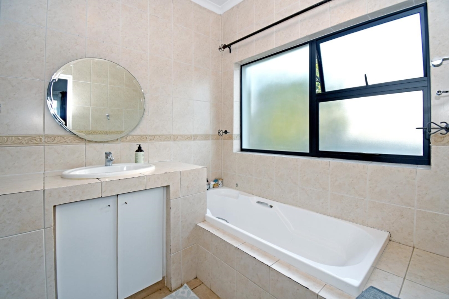 3 Bedroom Property for Sale in Magaliessig Gauteng