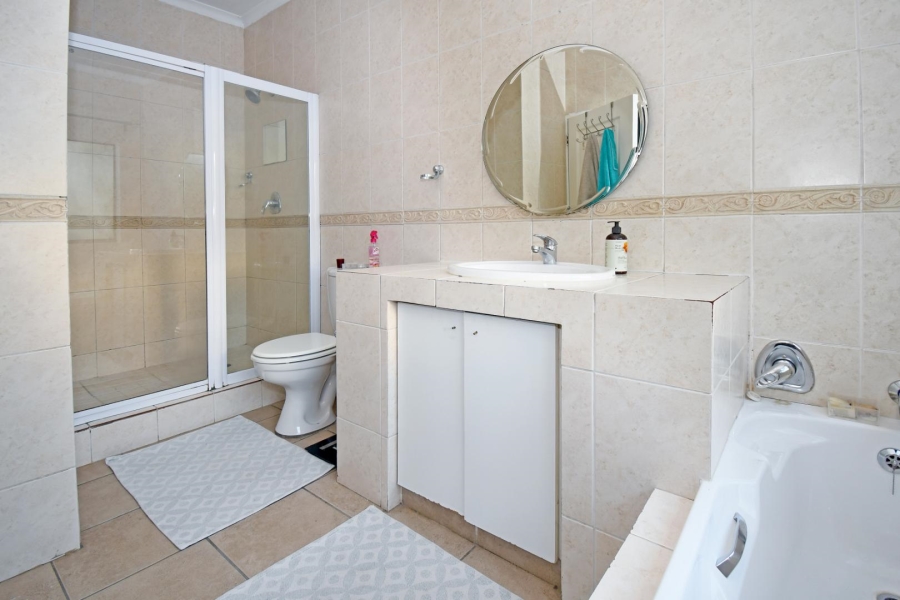 3 Bedroom Property for Sale in Magaliessig Gauteng
