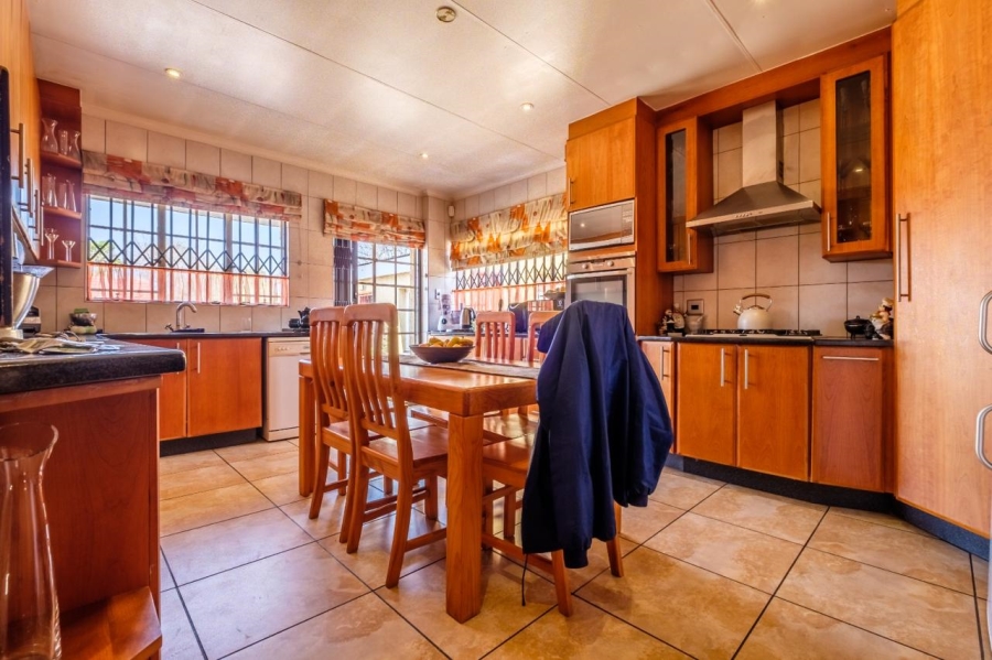 To Let 3 Bedroom Property for Rent in Lambton Gauteng