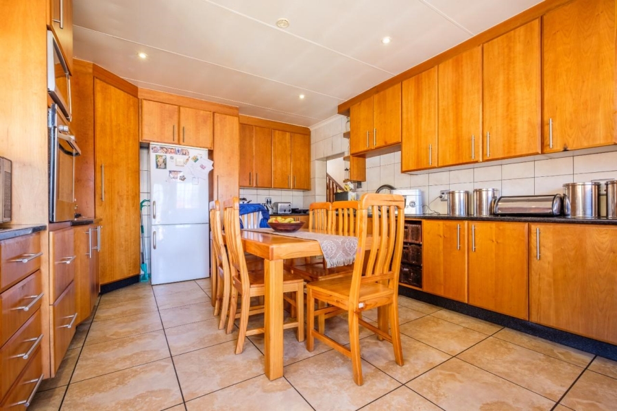 To Let 3 Bedroom Property for Rent in Lambton Gauteng