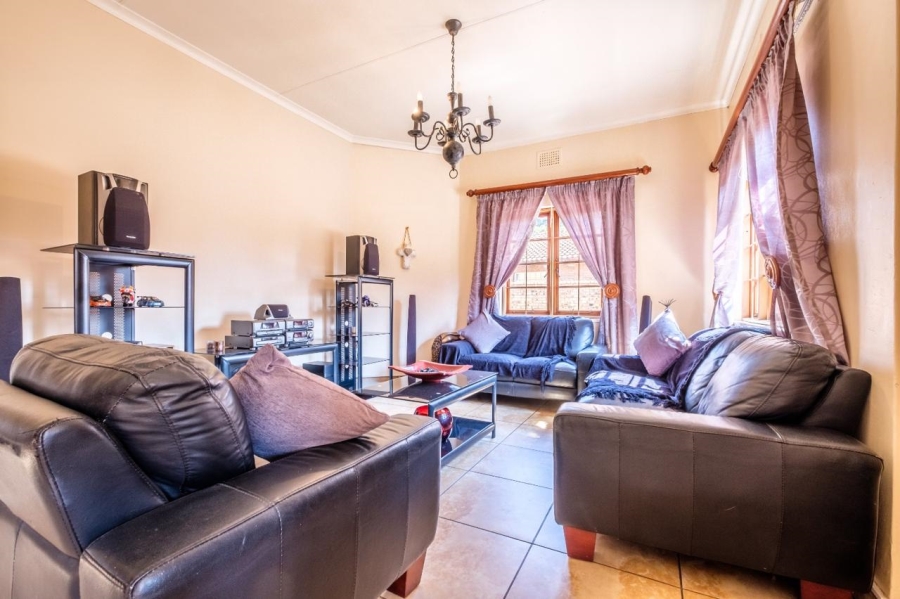 To Let 3 Bedroom Property for Rent in Lambton Gauteng