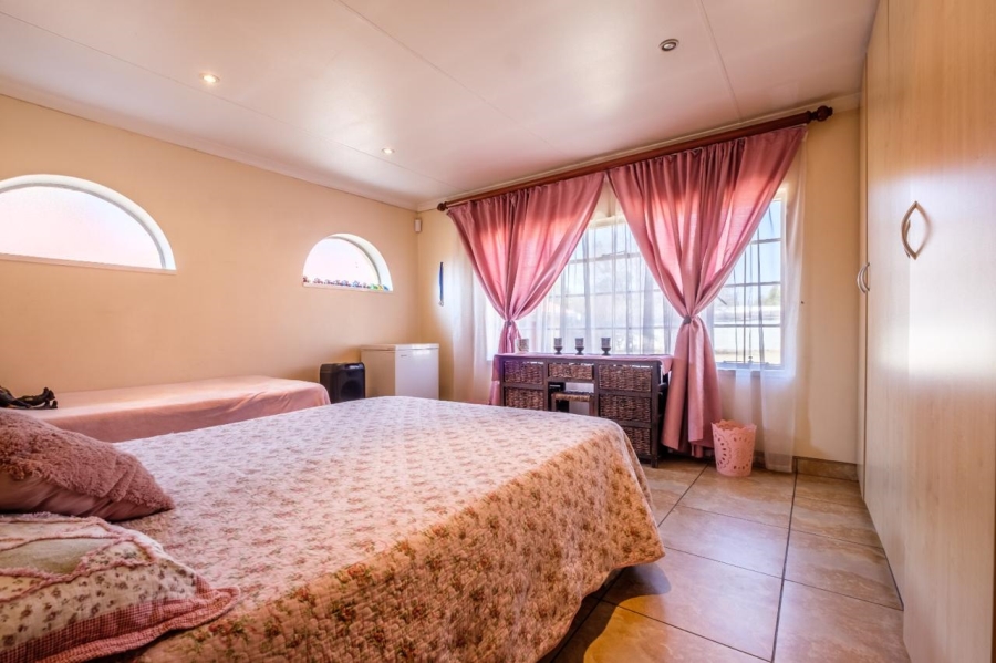 To Let 3 Bedroom Property for Rent in Lambton Gauteng