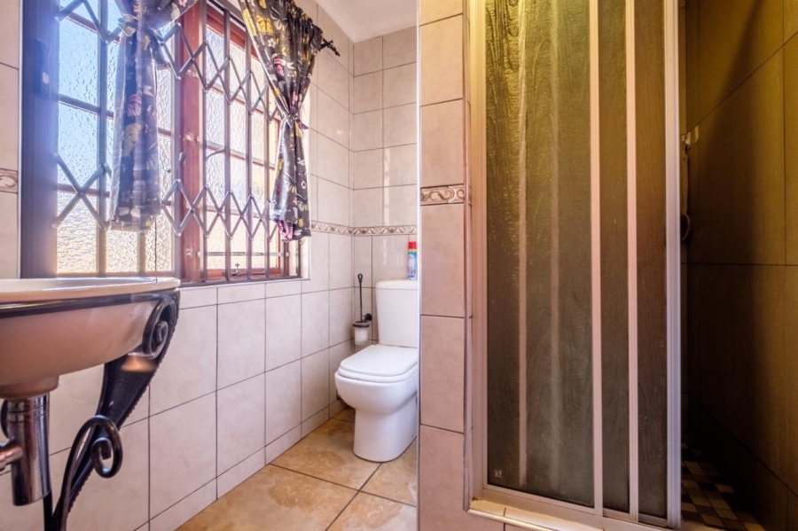 To Let 3 Bedroom Property for Rent in Lambton Gauteng