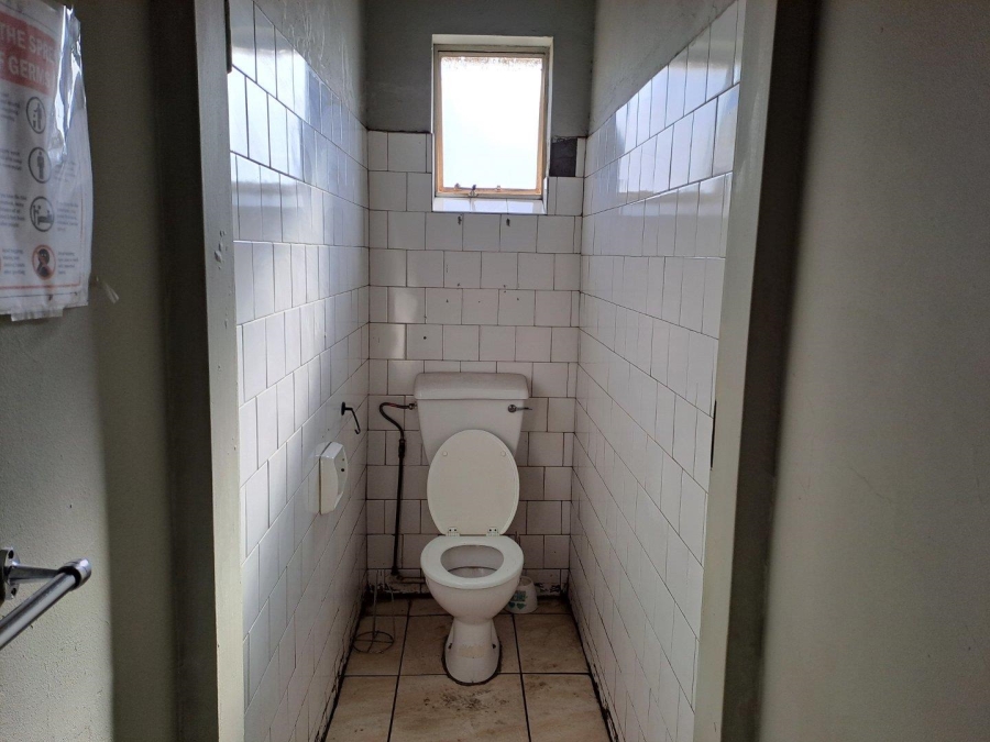 To Let commercial Property for Rent in Peacehaven Industrial Gauteng