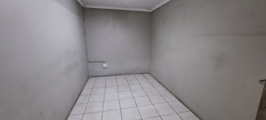To Let commercial Property for Rent in Peacehaven Industrial Gauteng