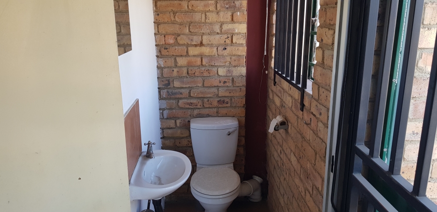To Let commercial Property for Rent in Hennops Park Industrial Gauteng