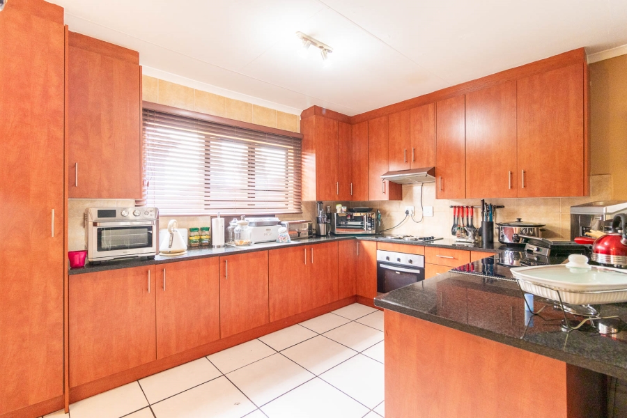 3 Bedroom Property for Sale in Sonneveld Gauteng