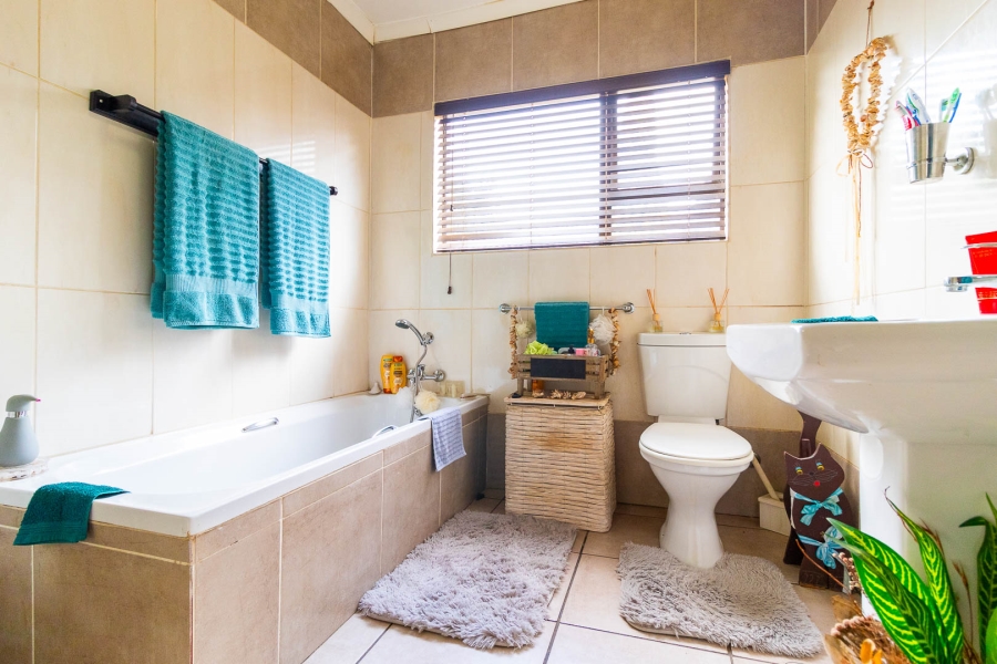 3 Bedroom Property for Sale in Sonneveld Gauteng