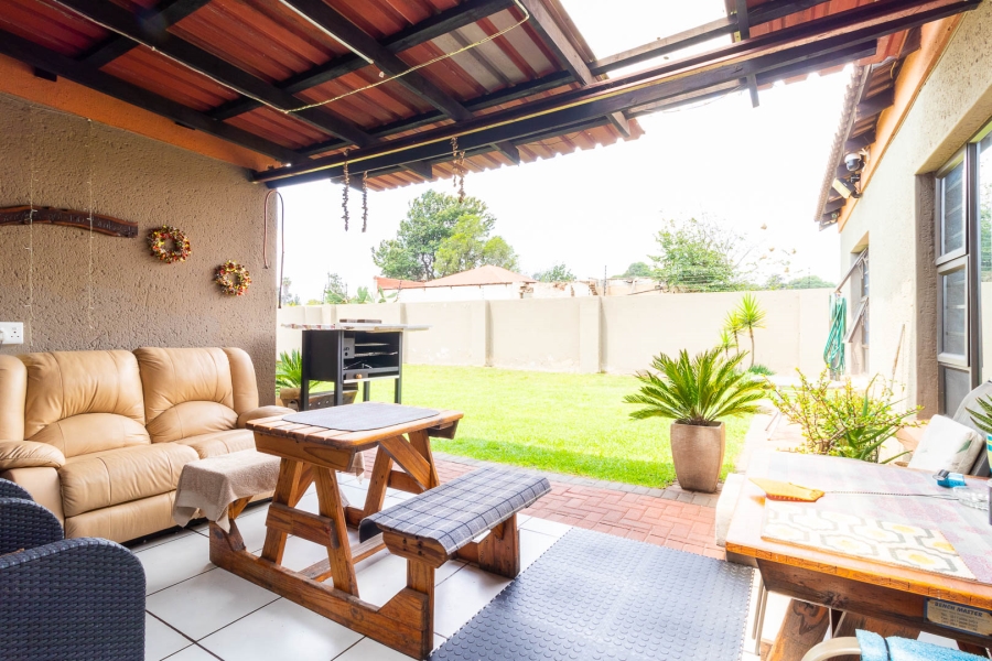 3 Bedroom Property for Sale in Sonneveld Gauteng