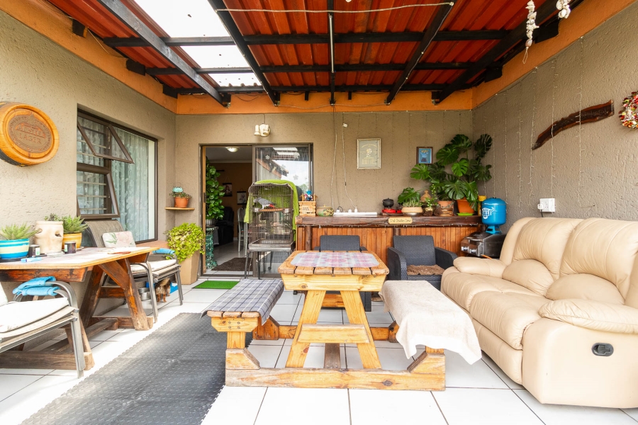 3 Bedroom Property for Sale in Sonneveld Gauteng